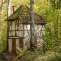 Försterhäusle im Herbstwald
